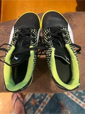 Puma kids indoor soccer cleats size 1